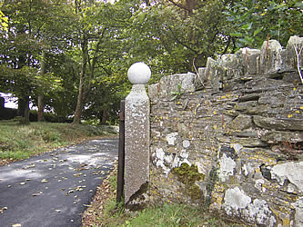 Granite gatepost with replacement sphere